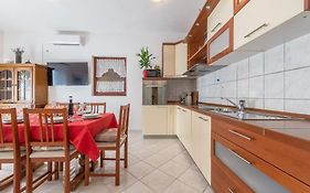 Apartments Pleadin